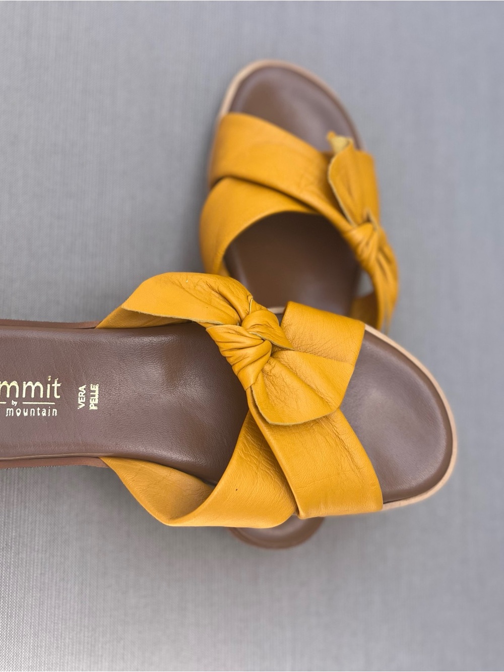 Open toe disaign Italian sandals Vera Pelle mustard color leather